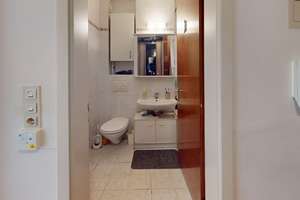 RE/MAX - Charmantes Apartment mit Balkon und Tiefgaragenstellplatz – Die vollständige Adresse der Immobilie erhältst du vom Anbieter., 81373 Land in Sonne, München – Vorschaubild 6