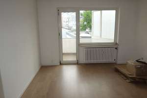 KOMFORTWOHNUNG IN OBERBILK 2 ZIMMER MIT BALKON WANNENBAD KOMPLETT LAMINAT 1. ETAGE / AUFZUG – Oberbilker Allee 280, 40227 Oberbilk, Düsseldorf – Vorschaubild 4