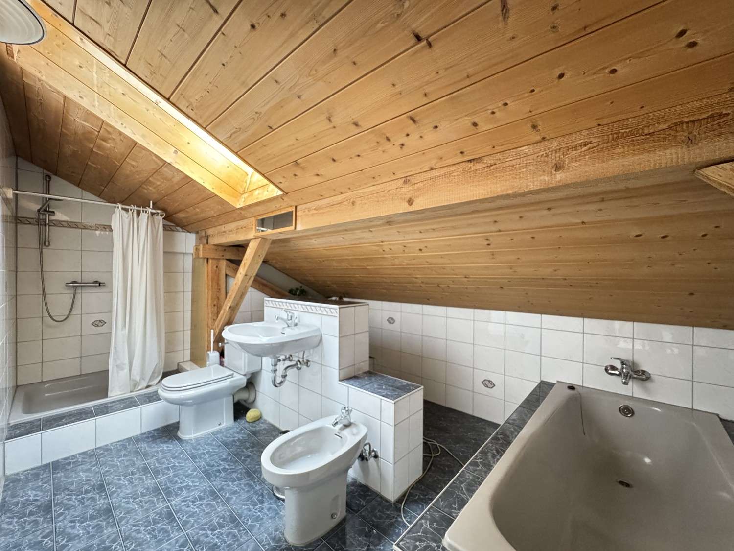 Immobilie in Mettenheim - Raum & Lebensgefühl – Großzügiges Haus auf sonnigem Eckgrundstück - nur 40 Min. von München entfernt - Bild 6