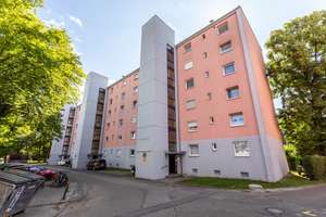 Renovierungsbedürftige 2-Zimmer-Wohnung mit Balkon und Außenstellplatz im Augustinviertel!