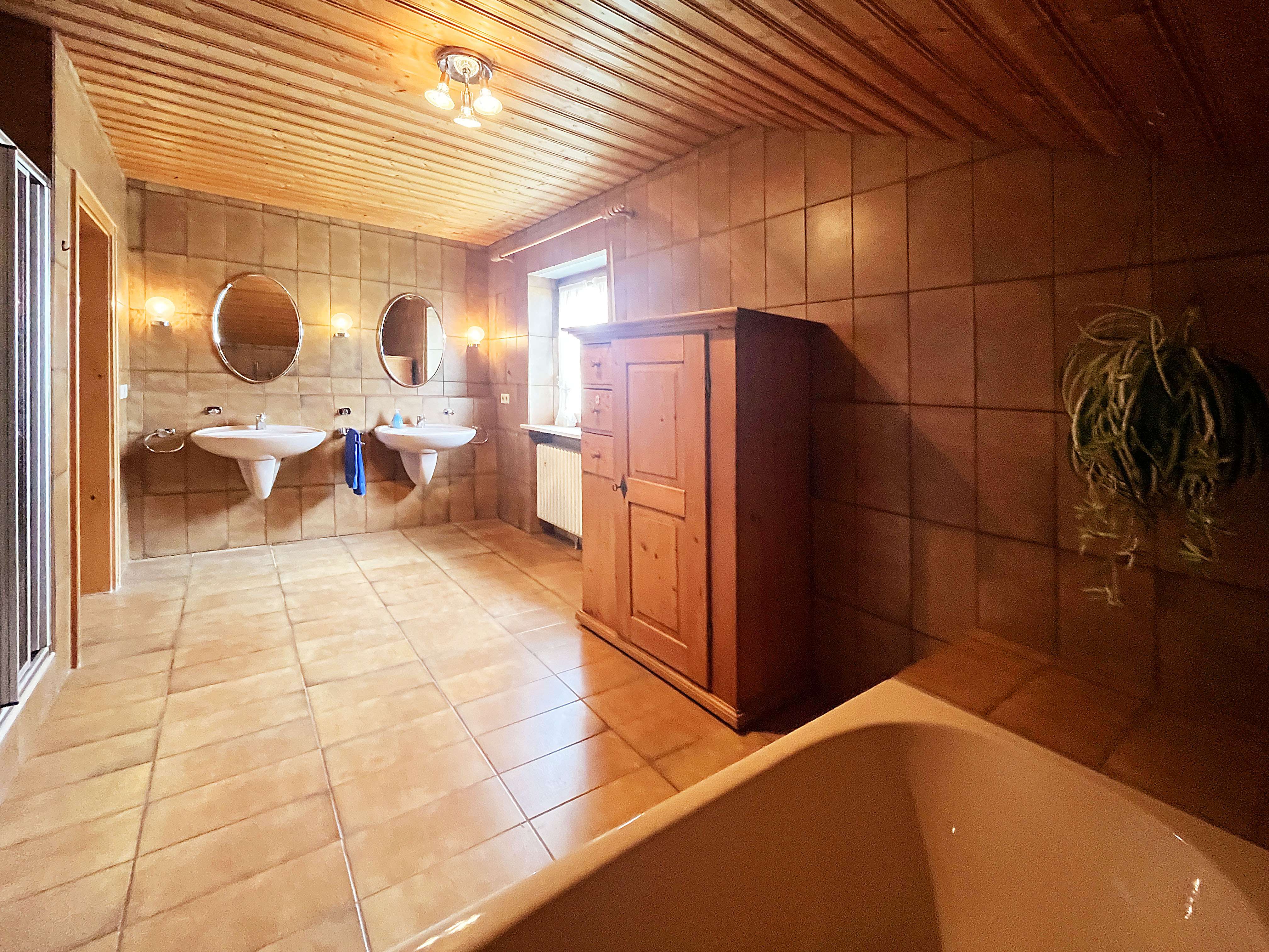 Immobilie in Kröning - Repräsentatives Einfamilienhaus mit viel Potential - Nähe Landshut - mit Glasfaser - Bild 4