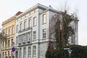 Großzügige Gründerzeit-Etage mit zwei eigenen Parkplätzen