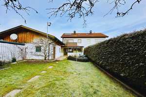 ORTSRANDLAGE MIT POTENZIAL - Doppelhaushälfte mit großem Carport in Weilheim – Weilheim-Schongau (Kreis) – Vorschaubild 1