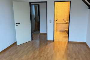 Exklusive, gepflegte 2-Zimmer-Dachgeschosswohnung mit geh. Innenausstattung mit EBK – Statthalterhofweg 7, 50858 Köln – Vorschaubild 4