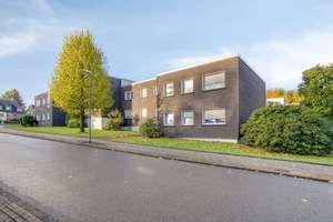 modernisierte 3 Zimmer Erbpacht Wohnung mit Balkon in ruhiger Wohnlage + Garage