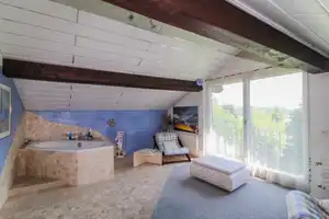 Neue Luftwärmepumpe und überwiegend Fußbodenheizung - Exklusives Architektenhaus mit Traumgarten! – Rosenheim (Kreis) – Vorschaubild 9