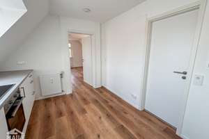 Helle 1,5-Zimmer-Dachgeschosswohnung mit Einbauküche in der schönen Cannstatter Altstadt – Brunnenstraße 13, 70372 Cannstatt-Mitte, Stuttgart – Vorschaubild 7
