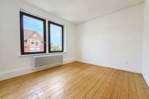Frisch renovierte 3-Zimmer-Altbauwohnung mit neuer Einbauküche – Nähe Siegfriedplatz