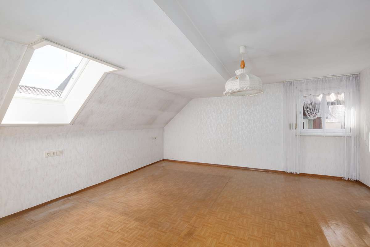 Immobilie in Ölbronn-Dürrn - Doppelhaushälfte mit Scheune und Garten! - Bild 2