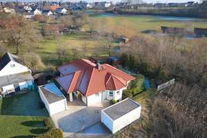 Gemütlicher Bungalow, Bj. 2006, mit schönem Garten, Kaminofen und 2 Garagen in Weidach bei Coburg – Coburg (Kreis) – Vorschaubild 3