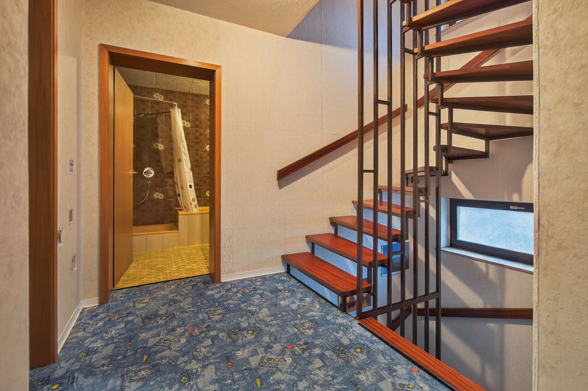 Immobilie in Dettenheim - Viel Platz für Ihre Ideen – renovierungsbedürftige Doppelhaushälfte in Dettenheim - Bild 5