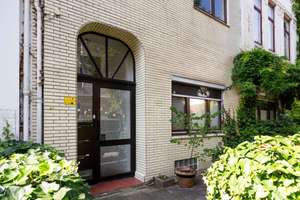 Attraktive 2-Zimmer-Eigentumswohnung in zentraler Bestlage mit Gartenanteil – Die vollständige Adresse der Immobilie erhältst du vom Anbieter., 28203 Steintor, Bremen – Vorschaubild 2