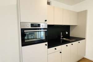 Modernes großes voll möbliertes Süd-Balkon Apartment mit Abstellkammer und Waschmaschinenanschluss!! – Glienicker Weg 136, 12489 Adlershof, Berlin – Vorschaubild 9