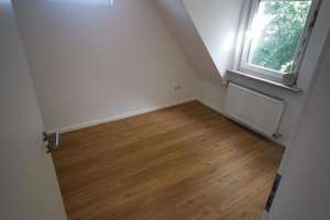 Modernisierte Dachgeschosswohnung in Mainz-Finthen - hell, ruhig und charmant – Prunkgasse 29, 55126 Finthen, Mainz – Vorschaubild 3