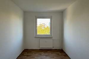 Kleines Familien-Apartment mit Wannenbad und Balkon - leider ohne Aufzug! – Zossener Straße 168, 12627 Hellersdorf, Berlin – Vorschaubild 3