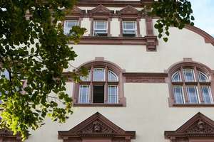 Exklusive 3 Zimmer Dachgeschosswohnung im Alten Gericht in Wiesbaden – Gerichtsstraße 2a, 65185 Mitte, Wiesbaden – Vorschaubild 1