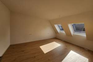 Moderne 4-Zimmer-Dachgeschosswohnung mit sonniger Loggia in Stuttgart-Zuffenhausen! – Güglinger Str. 18, 70435 Zuffenhausen-Mitte, Stuttgart – Vorschaubild 8