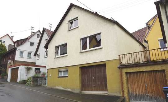 Einfamilienhaus mit Einliegerwohnung in Eningen u.A.