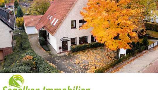 Bild von Gut und zentral gelegenes Zweifamilienhaus mit Gewerbeeinheit, Garage und großen Garten