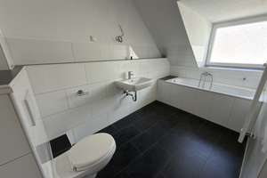Charmante Dachgeschosswohnung mit großzügigem Wohnbereich, Dachterrasse und zwei Stellplätzen – 45359 Frintrop, Essen – Vorschaubild 12