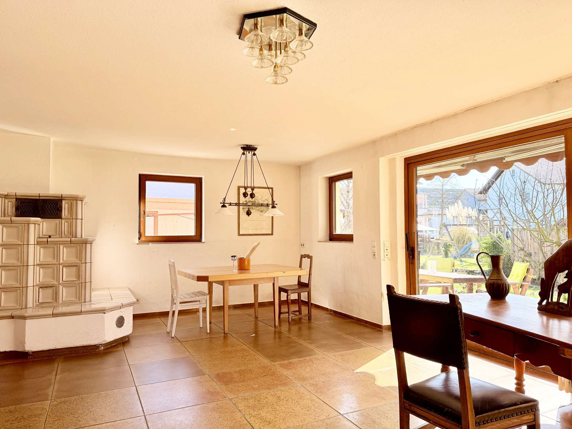 Immobilie in Sasbach am Kaiserstuhl - Charmantes Einfamilienhaus mit 5,5 Zimmern und großzügigem Grundstück - Bild 4