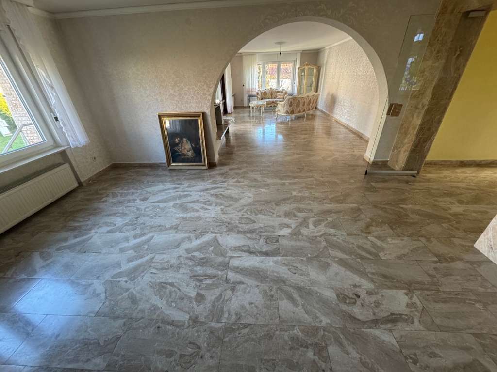 Immobilie in Hasselroth - TOP! 2 Häuser mit schönem Garten in Hasselroth-Niedermittlau! - Bild 2