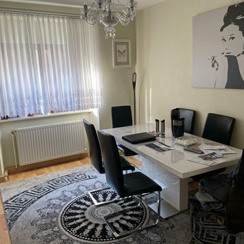 Attraktive 4-Zimmer-Erdgeschosswohnung in zentraler Lage – ideal für vielfältige Nutzungsmöglichkeit