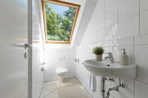 Hohe Decken, kleine WEG, neue Heizung - schöne Dachgeschosswohnung in Seckbach – 60389 Seckbach, Frankfurt am Main – Vorschaubild 12