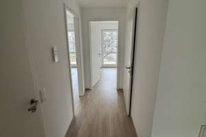 Moderne 3-Zimmer-Wohnung nahe BMW, EBK und 2 Balkonen und 2 Garagen – Fortnerstraße 22, 80933 Lerchenau-Ost, München – Vorschaubild 12