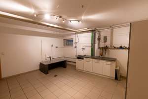 Extravagantes Einfamilienhaus mit großem Garten, Sauna und Doppelgarage in Essenbach – Die vollständige Adresse der Immobilie erhältst du vom Anbieter., 84051 Essenbach – Vorschaubild 20