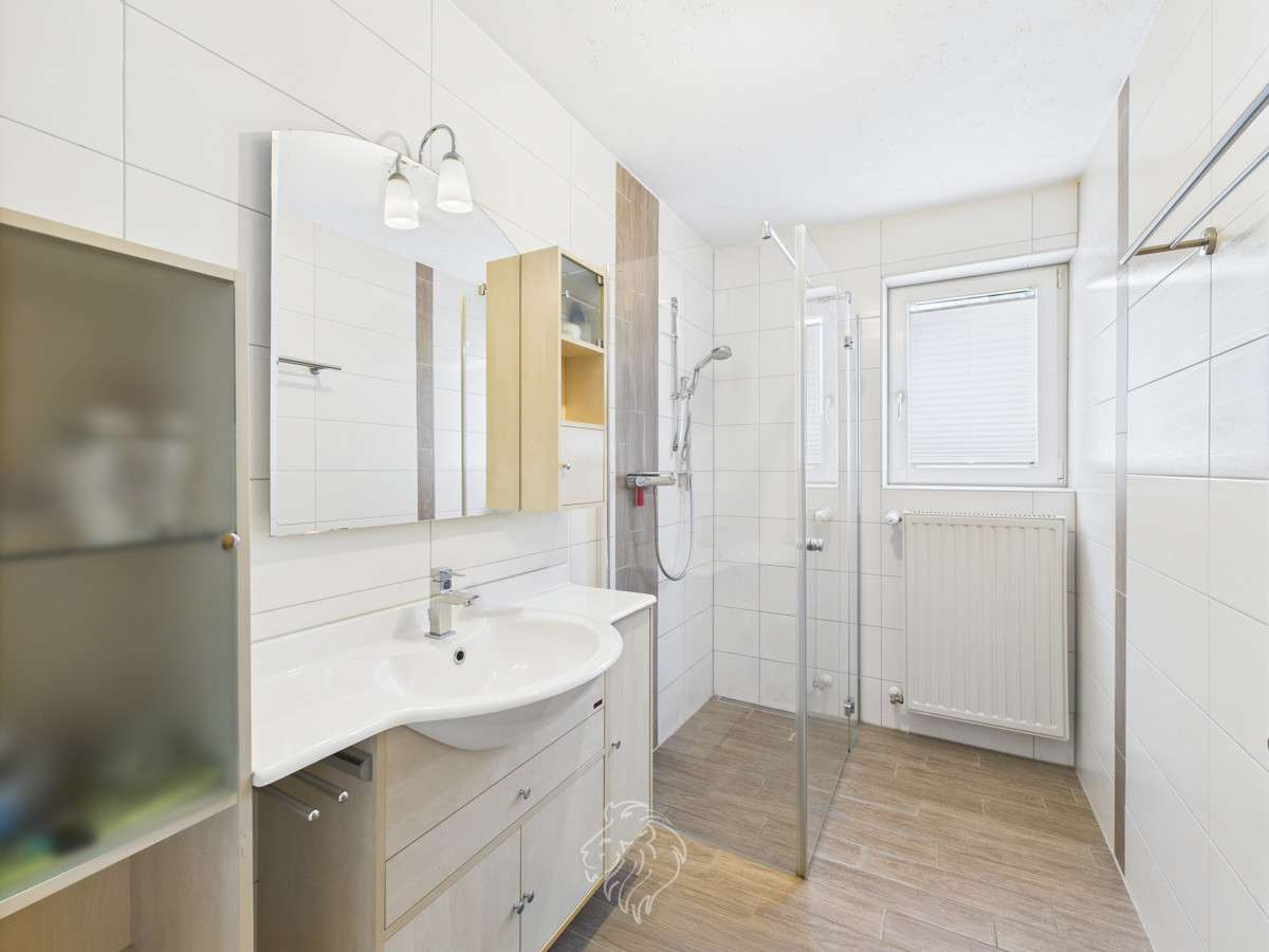 Immobilie in Großeibstadt - Einfamilienhaus mit Scheune in Großeibstadt - viel Platz für Träume, Hobbys & Familie - Bild 0