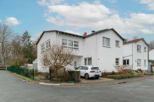 Echt  IDEAL  in Oberursel leben , in einem Haus mit riesigen Grundstück (600 qm) und 157 qm Wohnfläc – Die vollständige Adresse der Immobilie erhältst du vom Anbieter., 61440 Oberursel (Taunus) – Vorschaubild 1