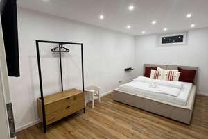 Helle 2-Zimmer Wohnung im EG mit EBK in Stuttgart-Zuffenhausen – Roßfelder Straße 17, 70435 Zuffenhausen-Mönchsberg, Stuttgart – Vorschaubild 3