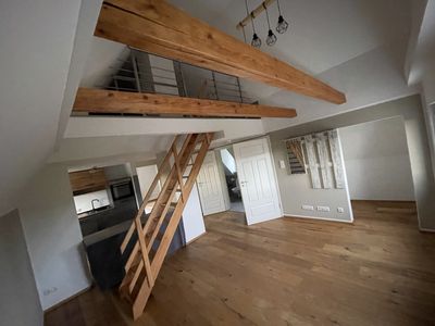 Gemütliche, neuwertige 2 ZKB Dachgeschoss-Galeriewohnung