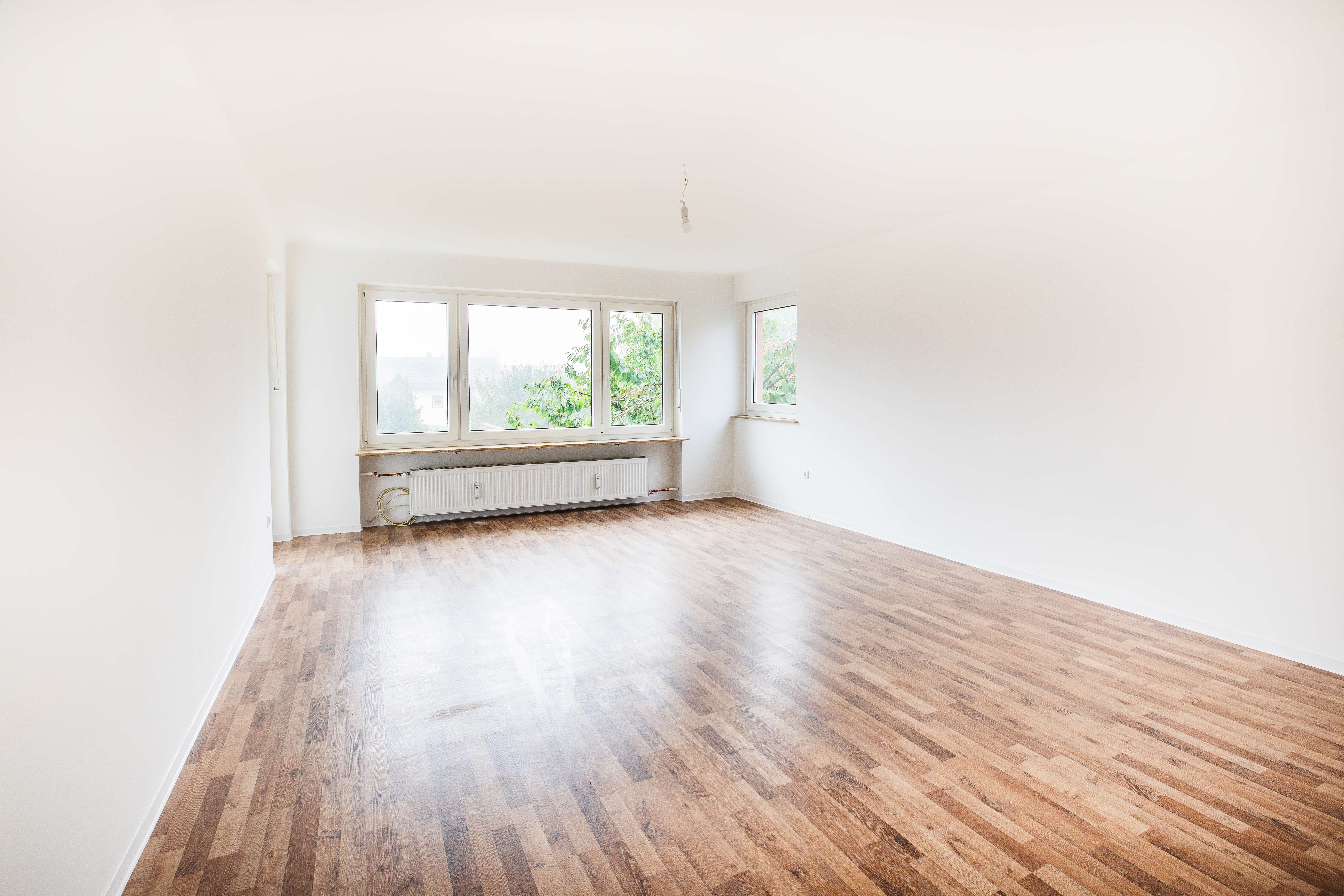 Immobilie in Eckersdorf - Sanierte 5-Zimmer-Wohnung auf 2 Ebenen mit Balkon, Garage und Gartenanteil - Bild 1