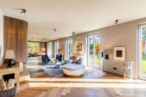 Ikonischer Chic in Gerner Toplage: Hochklassige Villa mit sechs Schlafzimmern