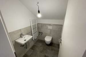 Moderne 3-Zimmer-Dachgeschosswohnung (ca. 120 m²) mit Balkon, Garage & großem Garten in Rettigheim – Gotthard-Schuler-Str. 19, 69242 Mühlhausen – Vorschaubild 11
