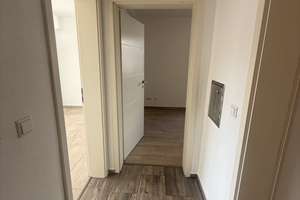 Helle 3-Zimmer-Whg., zentral, gepflegt mit Veranda+ Terrasse zum draußen sitzen – Silvrettastr. 46, 70327 Untertürkheim (Ortsteil), Stuttgart – Vorschaubild 6
