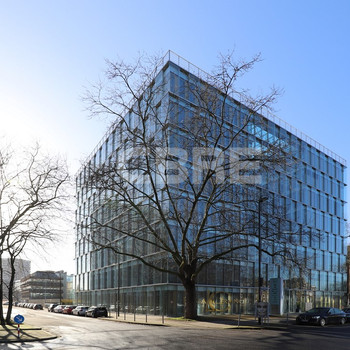 Helle Showroom & Büroflächen am Kennedydamm