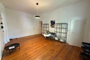bezugsfreie Altbauwohnung mit Dielen und Altbaucharme und Duschbad und EBK nahe Boxhagener Platz – Die vollständige Adresse der Immobilie erhältst du vom Anbieter., 10245 Friedrichshain, Berlin – Vorschaubild 5