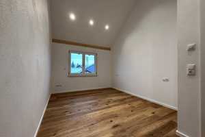 NEU - MODERN - SCHLÜSSELFERTIG
Reihenmittelhaus in schöner Lage von Peiting – Weilheim-Schongau (Kreis) – Vorschaubild 4