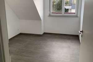 Moderne, sehr hochwertig ausgestattete 4,5 Zimmer-DG-Wohnung * EBK * großer Balkon * TG-Stellplatz – 71069 Sindelfingen – Vorschaubild 9