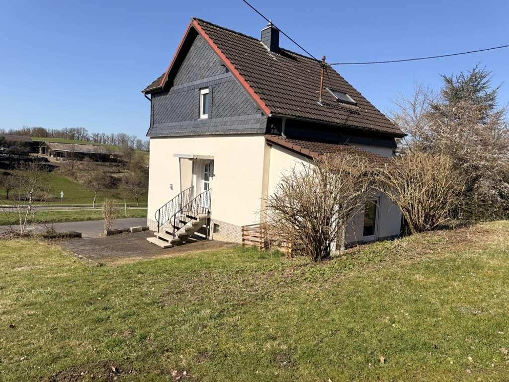 Immobilie in Mittelhof - Gemütliches Einfamilienhaus zum Wohlfühlen in Mittelhof! - Bild 2