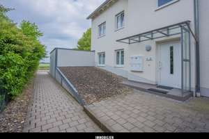 Sonnige drei Zimmer Wohnung mit großzügigen Balkon – Die vollständige Adresse der Immobilie erhältst du vom Anbieter., 85049 West, Ingolstadt – Vorschaubild 3
