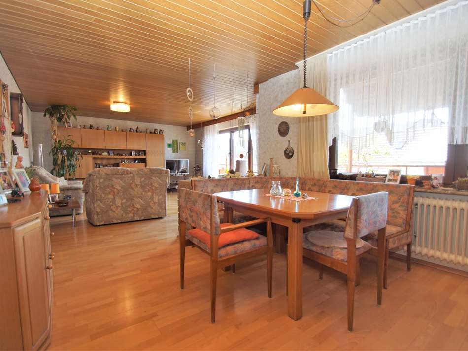 Wohn/-Esszimmer