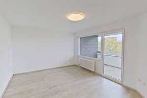 Große 4-Zimmer-Wohnung mit BALKON und Wannenbad