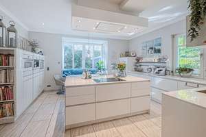 Exklusive, ruhige Lage. Hochwertig erbaute Architektenvilla auf sonnigem, uneinsehbarem Grundstück – Die vollständige Adresse der Immobilie erhältst du vom Anbieter., 28357 Borgfeld, Bremen – Vorschaubild 5