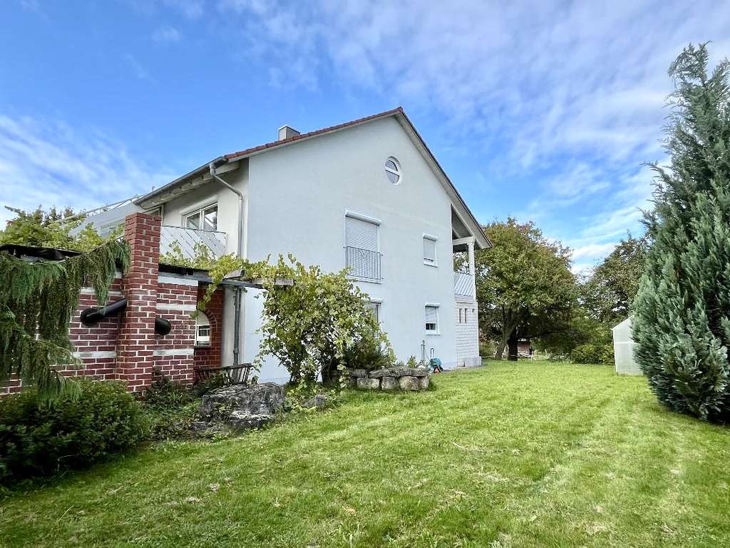 Immobilie in Maselheim - Großzügiges massives 1-2 Familien Architektenhaus in sehr guter Wohnlage bei Biberach mit 2 Garagen - Bild 2