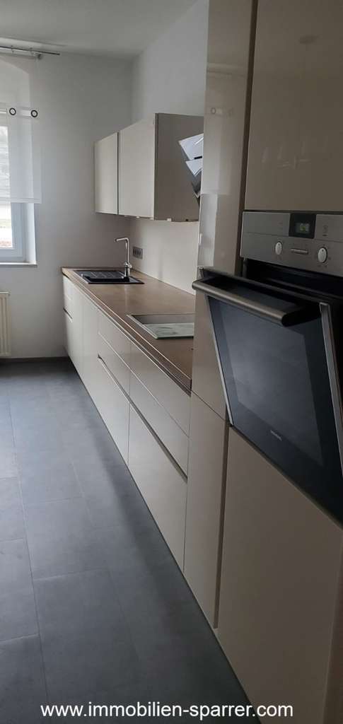 Immobilie in Weiden in der Oberpfalz - Großzügige 4,5-Zimmer-Erdgeschosswohnung mit Stellplatz – ideale Kapitalanlage - Bild 3