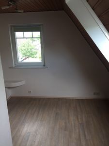Exklusive 1-Zimmer-DG-Wohnung mit Singleküche in Bonn